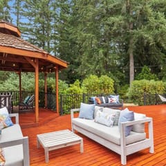 Woodinville 4 Bedroom: Acre Yard, Fire Pit, BBQ