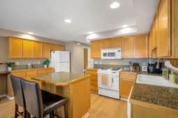 3 Bed, 2.5 Bath Fremont Escape: Hot Tub, BBQ