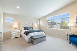 Deluxe & Spacious Kent Home ~ Gym ~ Hot Tub