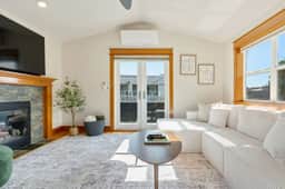 Warm & Tranquil Haven: Gym, Office, Patio - Image 2