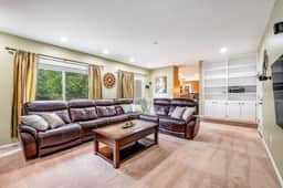 Sprawling Redmond Estate - Image 4