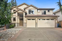 5BR Family Retreat in Renton | Office & Garage - Image 2