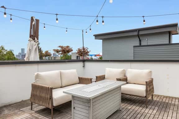 Cap Hill Retreat with Rooftop - Image 1