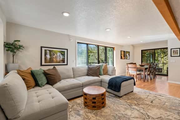 Peaceful 3BR Retreat by the Falls - Image 1