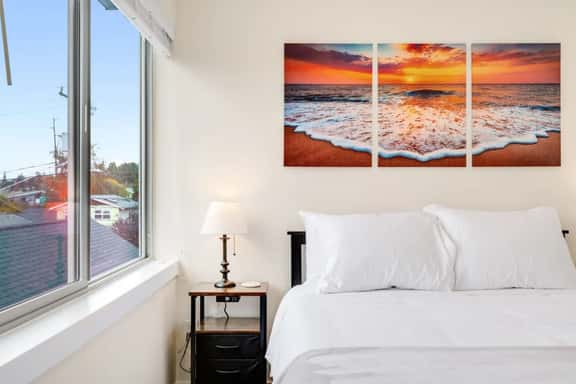 Urban Roosevelt/Greenlake Getaway - Image 1