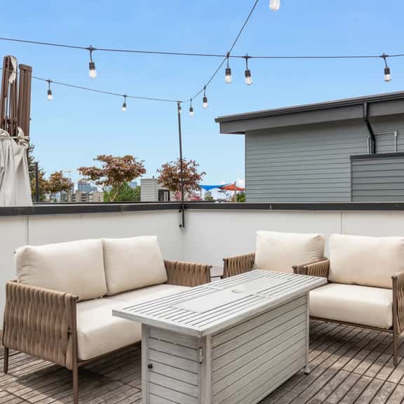 Cap Hill Retreat with Rooftop - Image 1