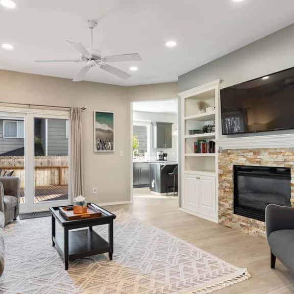Contemporary Kirkland Retreat ~ 4 Bedroom - Image 1