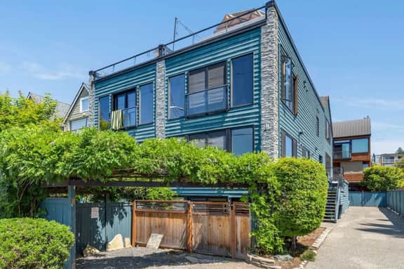 130 - Rooftop Deck 180° Lake Views!