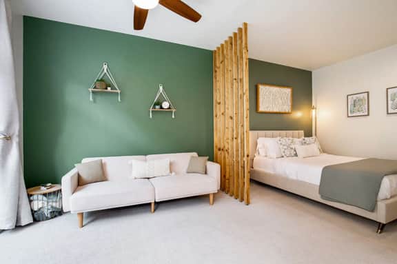 ★Modern & Bright in the ❤ of Belltown ~ ♛Queen Bed