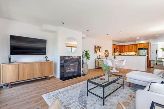 130 - Rooftop Deck 180° Lake Views!
