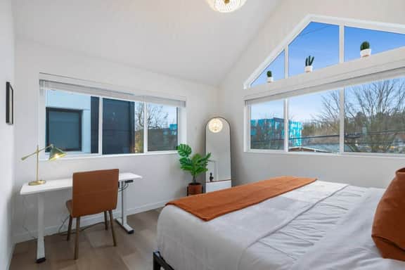 154 - Urban Retreat Close to Light Rail ~ 2bd, 2bath