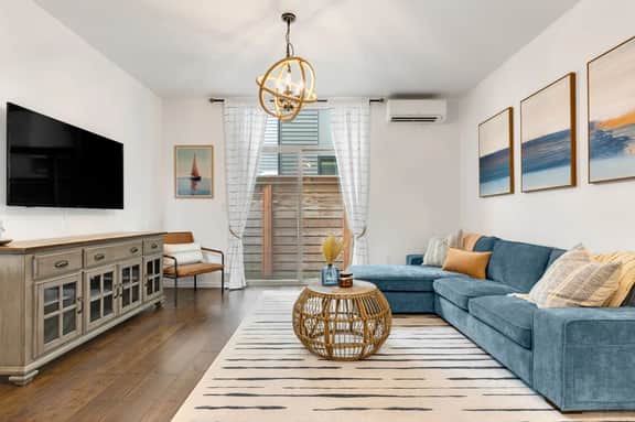 Cap Hill Retreat with Rooftop