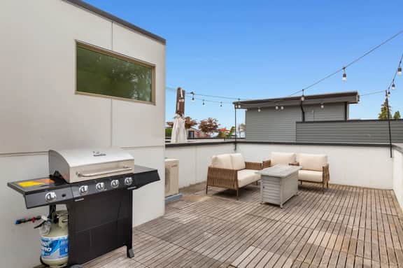 Cap Hill Retreat with Rooftop