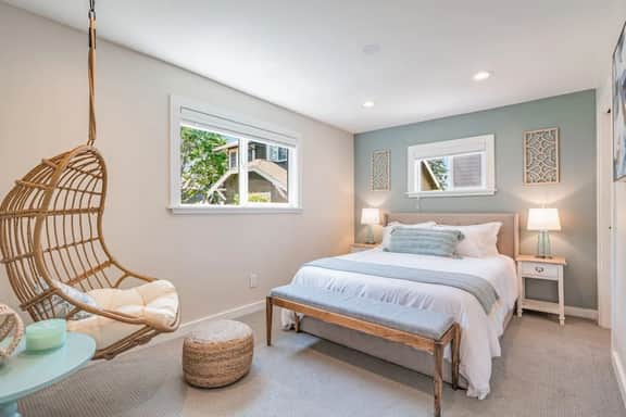 Cottage Gem ~ Min to Waterfront