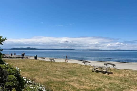 Cottage Gem ~ Min to Waterfront