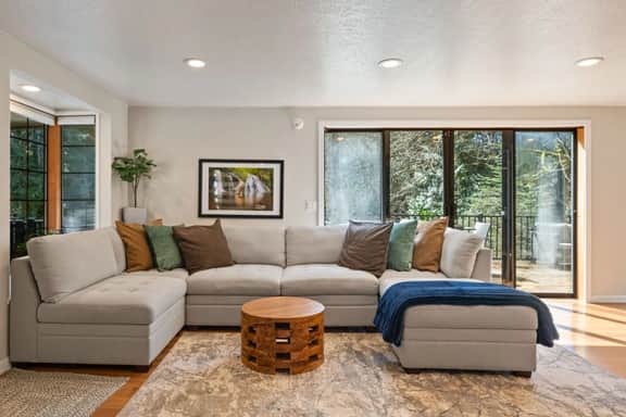 Peaceful 3BR Retreat by the Falls