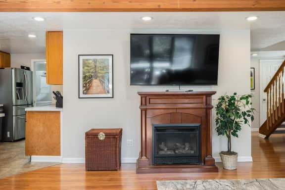 Peaceful 3BR Retreat by the Falls
