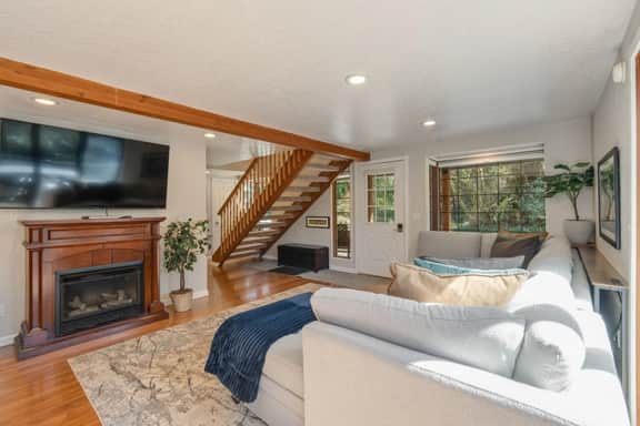 Peaceful 3BR Retreat by the Falls