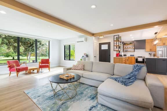 Spacious & Bright ~ Water View