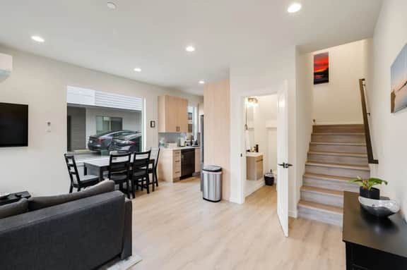 Urban Roosevelt/Greenlake Getaway