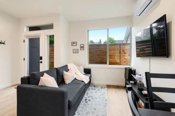 Urban Roosevelt/Greenlake Getaway