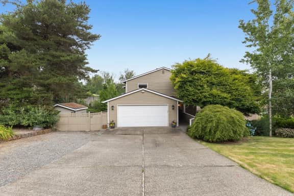 Elegant & Spacious | Huge Yard - Office - Parking! - Image 2