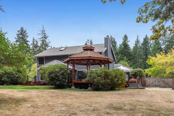 Woodinville 4 Bedroom: Acre Yard, Fire Pit, BBQ - Image 2