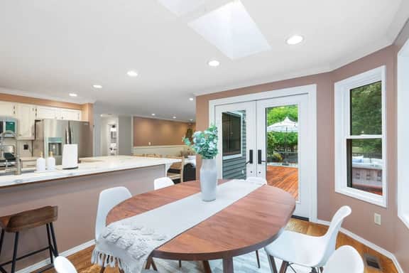 Woodinville 4 Bedroom: Acre Yard, Fire Pit, BBQ - Image 4