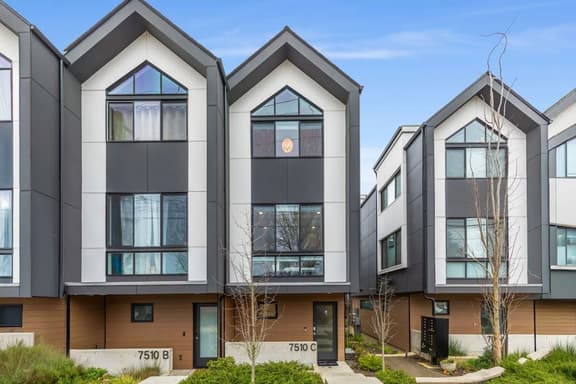 154 - Urban Retreat Close to Light Rail ~ 2bd, 2bath