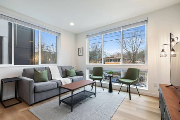 City Retreat Close to Lightrail | 2BR