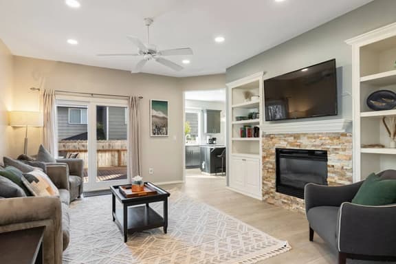 Contemporary Kirkland Retreat ~ 4 Bedroom