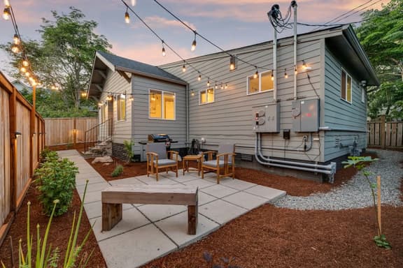 Cottage Gem ~ Min to Waterfront - Image 1