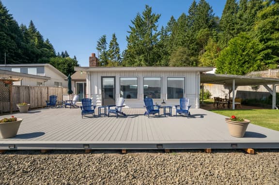 Inviting Waterfront Haven ~BBQ