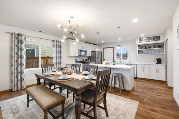 Lovely Family Gem ~ 10mins to Downtown