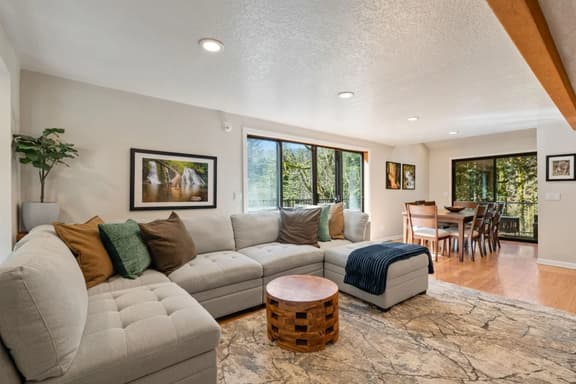 Peaceful 3BR Retreat by the Falls