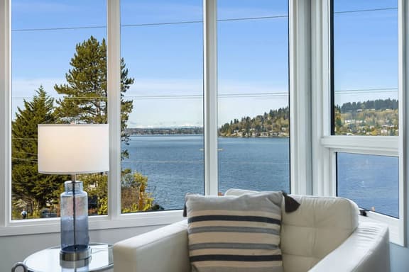 Relaxing Lakeside Haven