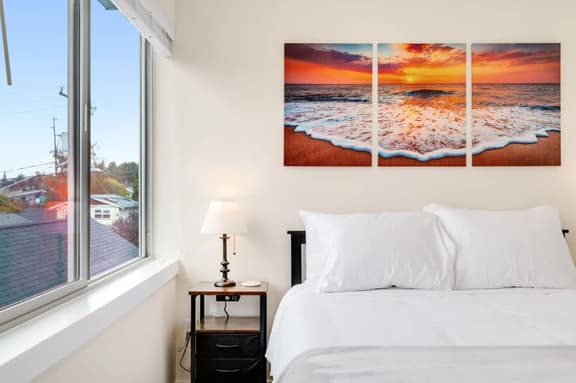 Urban Roosevelt/Greenlake Getaway